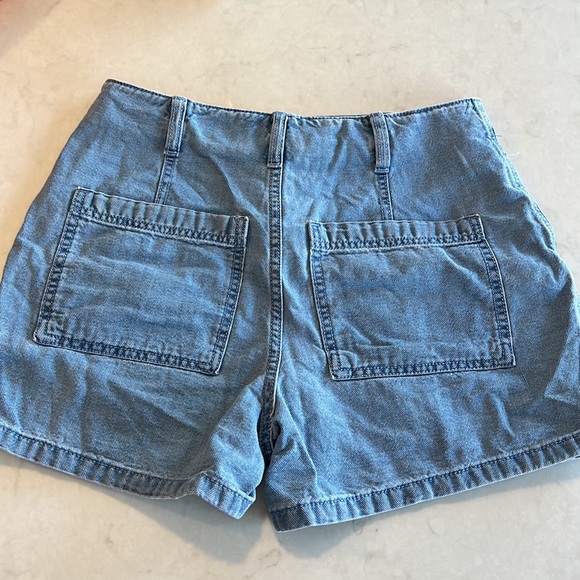 Classy jean shorts. - Picture 3 of 6